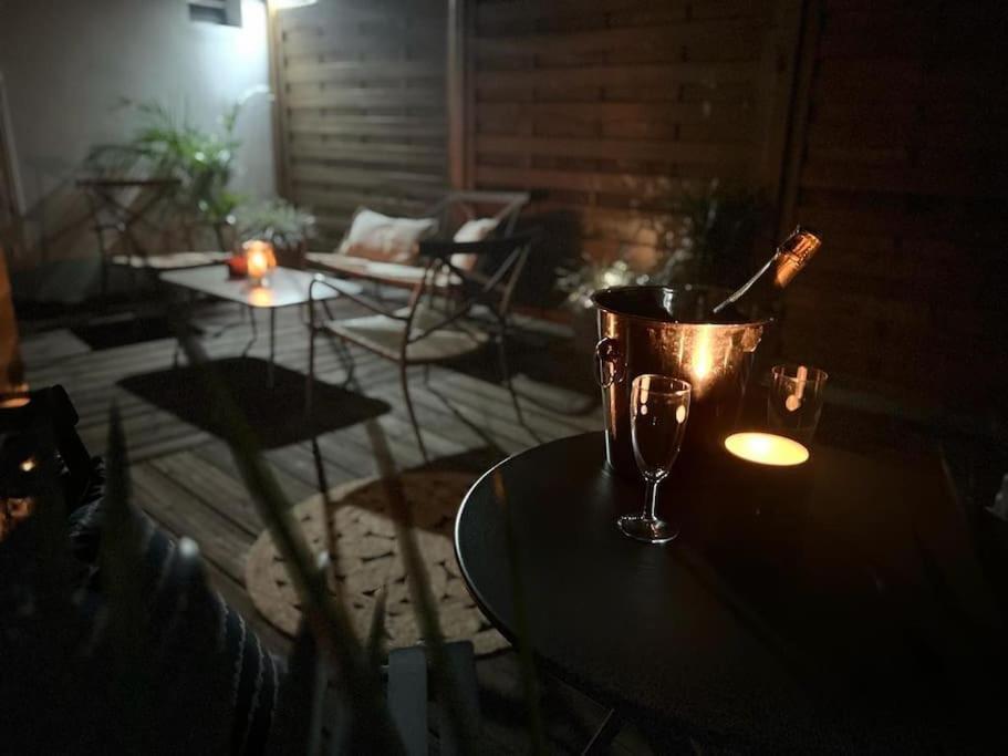 Le Plumeria - T1 Avec Un Spa Privatif Saint-Denis Eksteriør billede